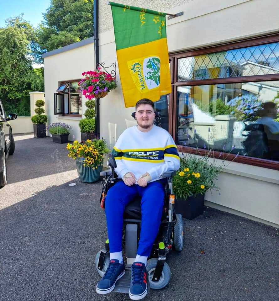 • The sun is shining 🌞 • Smell of fresh grass 🌱 • Sandwiches in tinfoil 🥪🥖 • A buzz around Killarney 🏟 It must mean Kerry V Cork in Killarney 🏐 Up the Kingdom, best of luck to both @Kerry_Official and @kerryladiesfoot 💚💛 #KerryVCork #GAA #Killarney #KerryGAA