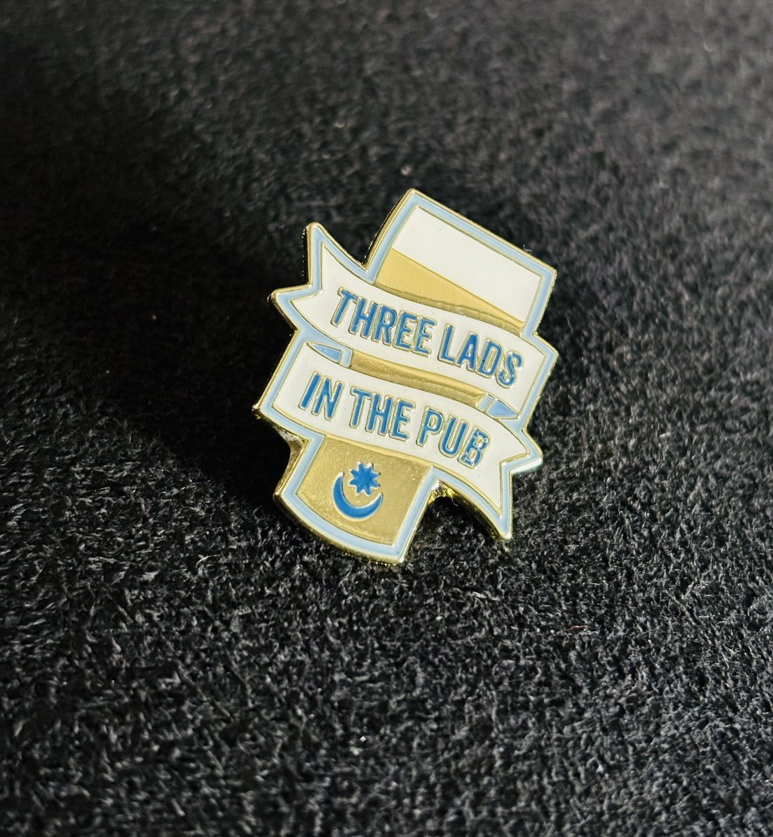 #pompey fans I’ve got about 15 @3LadsInThePub pin badges left and a few beer mats. I’ll have them with me today. Drop me a dm if you want one Champions edition 😉🏆