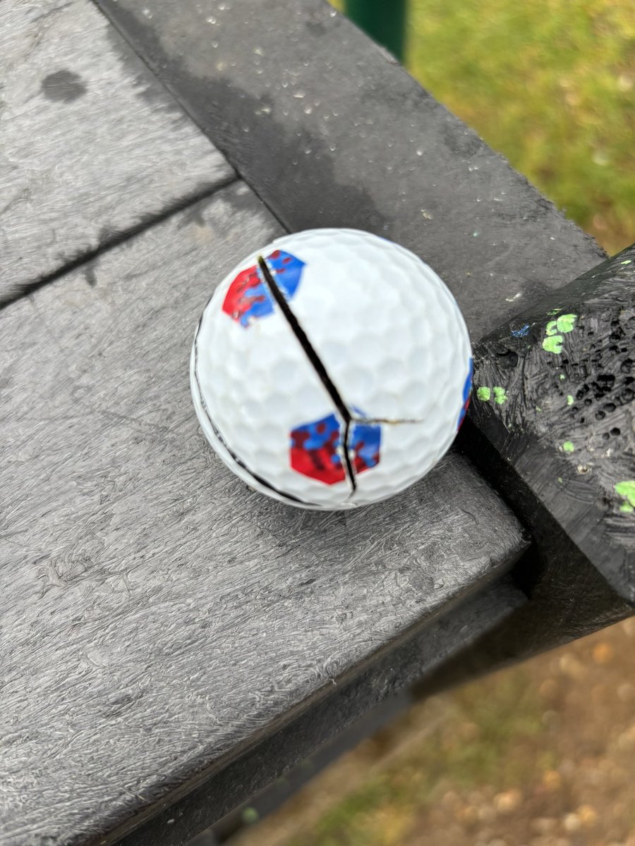 PeteSeth's tweet photo. Hi @CalawayGolfEU @CallawayGolf sadly it looks like 4 rounds are enough for your balls 😂 https://t.co/YFkAPa7VRt