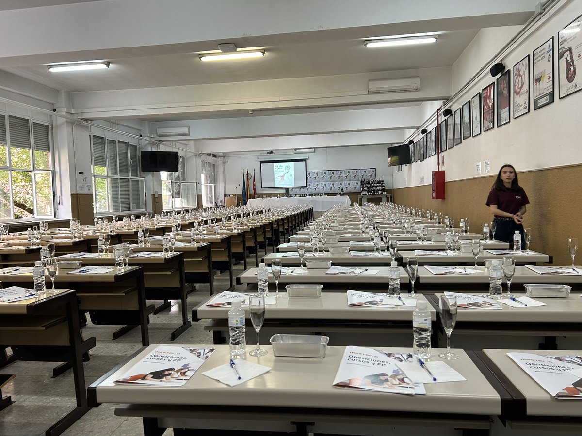 Empezamos bien el finde! Cara de espumosos en la XXXVII Semana del Vino de <a href="/lacarrasca/">La Carrasca</a> en <a href="/etsiaab/">ETSIAAB / #AlimentaElFuturo</a> … ¡Que dura es la vida de Vice!! 😂😂😂