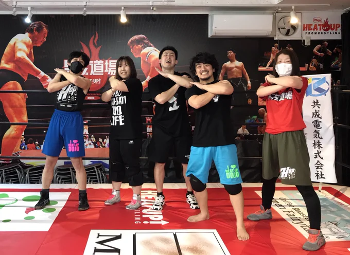 休みの日は朝起きられない人間…休みの日だからこそ起きれる人かっこいいと思う。第3土曜ハジメプロレスクラスは後半の後半から混ぜてもらい、楽しかった!新種の丸め込みを教えていただき丸め込み王歓喜でごさいました クラス後は発表会練習。からの。最&amp;高。 #ヒートアップ道場 #運動台無し部