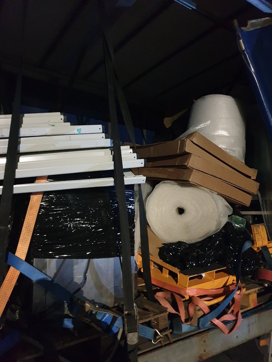 Ourselves and #CVU conducting load security checks, this lorry stopped on the #M5 last night, where we also conducted searches for human trafficking #OpHorizon.
This load was made a little more secure, checks made on drivers hours, happy drivers, successful engagement. 🚛🚔