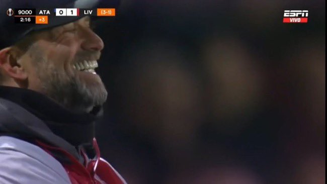 utd_Eman's tweet photo. Why do men start smiling when everything is going wrong 😭😭 https://t.co/5uX0QS3n5Z