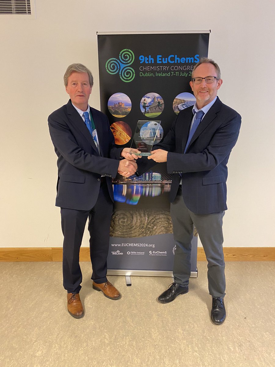 Congrats to Prof Stuart James @QUBJamesGroup @QUBCCE on being the 2024 recipient of the highly prestigious @irishchemistry Eva Philbin Award - outstanding award lecture on ‘Mechanochemistry and Porous Liquids: New thinking for Sustainable Processes’ 👏👏