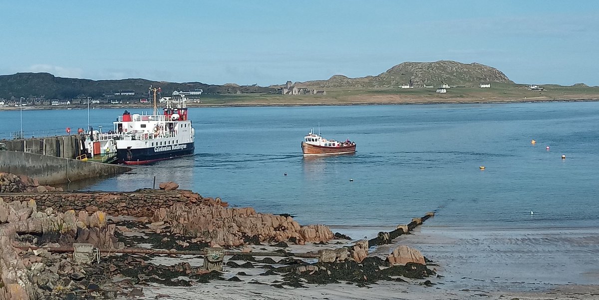 A beautiful day here at The Keel Row as our pals at @StaffaTrips & @CalMacFerries set off to Staffa & Iona respectively.