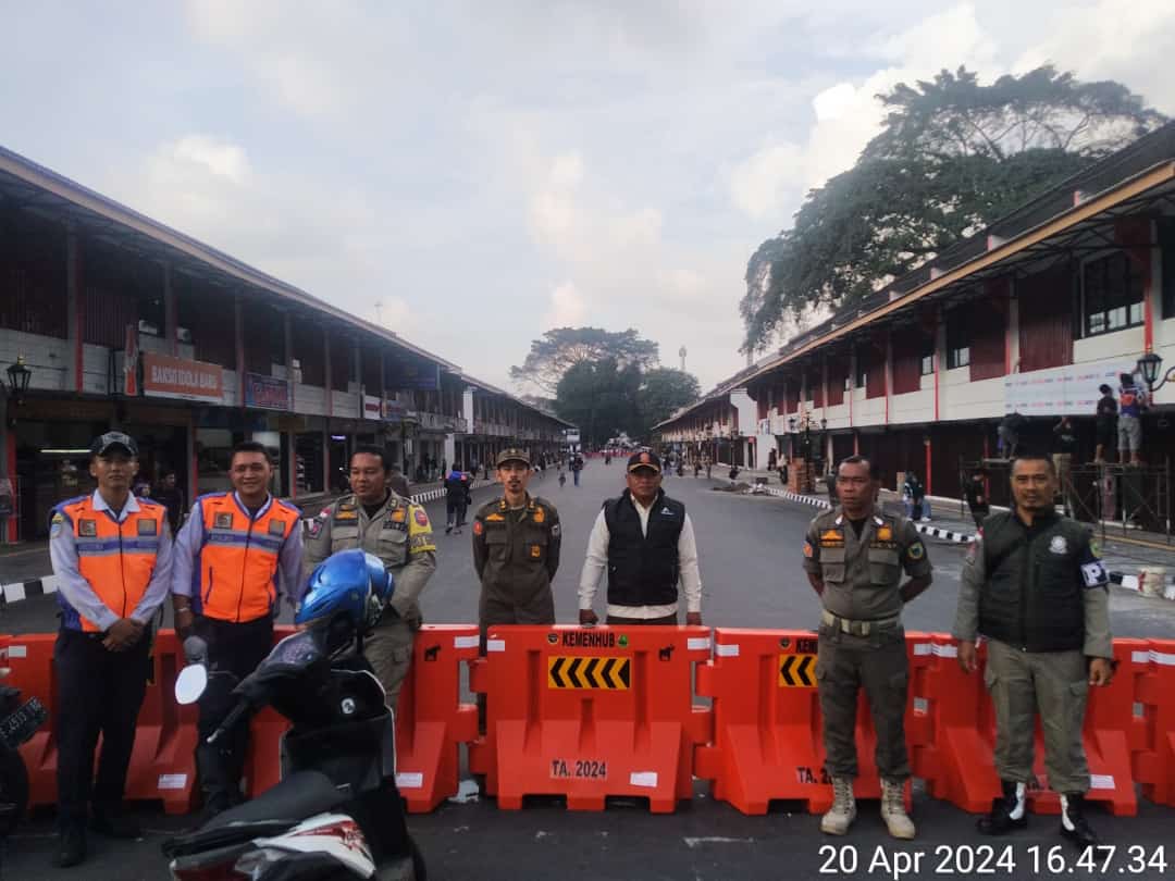 satpolppkng's tweet image. Pengawasan, monitoring, penertiban dan pengamanan dalam rangka penyelenggaraan Tibumtranmas lingkup Taman Kota, Masjid Syiarul Islam, Jl. Veteran, Pertokoan Siliwangi, PUSPA Siliwangi, &amp;amp; Langlangbuana oleh Bidang Tibumtranmas. #shift2
