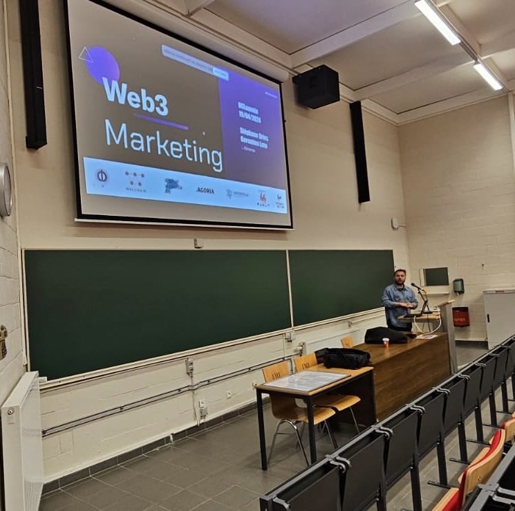 Chironetech's tweet photo. "Plongée dans le monde du web3 avec les étudiants de l'UCLouvain ! 💼🌐 Des discussions sur le marketing, des ateliers pratiques et des découvertes sur les DApps. Une journée inspirante grâce au Prof. Aurélie Vachaudez. #UCLouvain #Web3 #MarketingDigital" https://t.co/pzUtC3ppTj