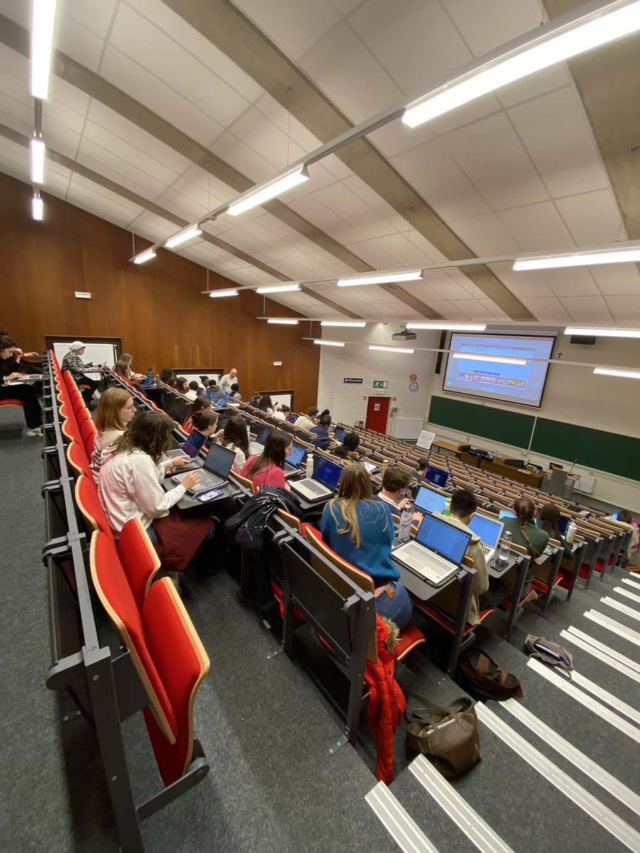 Chironetech's tweet photo. "Plongée dans le monde du web3 avec les étudiants de l'UCLouvain ! 💼🌐 Des discussions sur le marketing, des ateliers pratiques et des découvertes sur les DApps. Une journée inspirante grâce au Prof. Aurélie Vachaudez. #UCLouvain #Web3 #MarketingDigital" https://t.co/pzUtC3ppTj