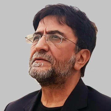 Muhalif yazar Nihat Genç:

▪️"Süleymancı yurtlarda büyümüş. Akıl almaz servetini gizleyen. İstanbul halkının parasını şakşakçı soytarı yazar ve sanatçıları fonlayıp peşine köpek yapan. Posterci, rakıcı ve Ekmeleddin'i desteklemiş Atatürkçüleri peşine takan.

Sömürgeci şirketlerin