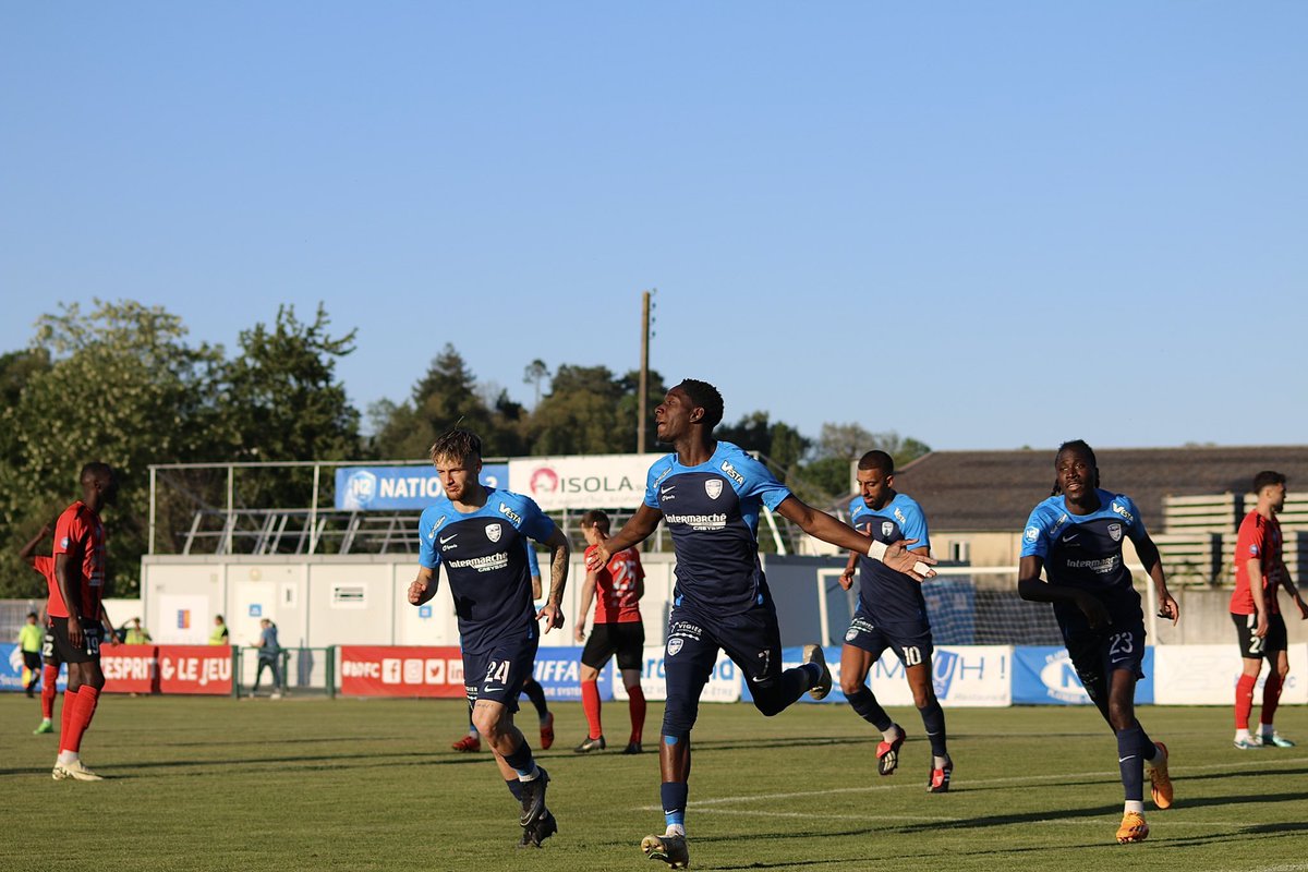 BPFC24's tweet photo. Parce que c’était solide hier soir, merci messieurs! Ensemble, jusqu’au bout ! 👊

Allez Bergerac ! #BPFC 🔵🔴
📸 enz0photo https://t.co/zlj3rUN4O1
