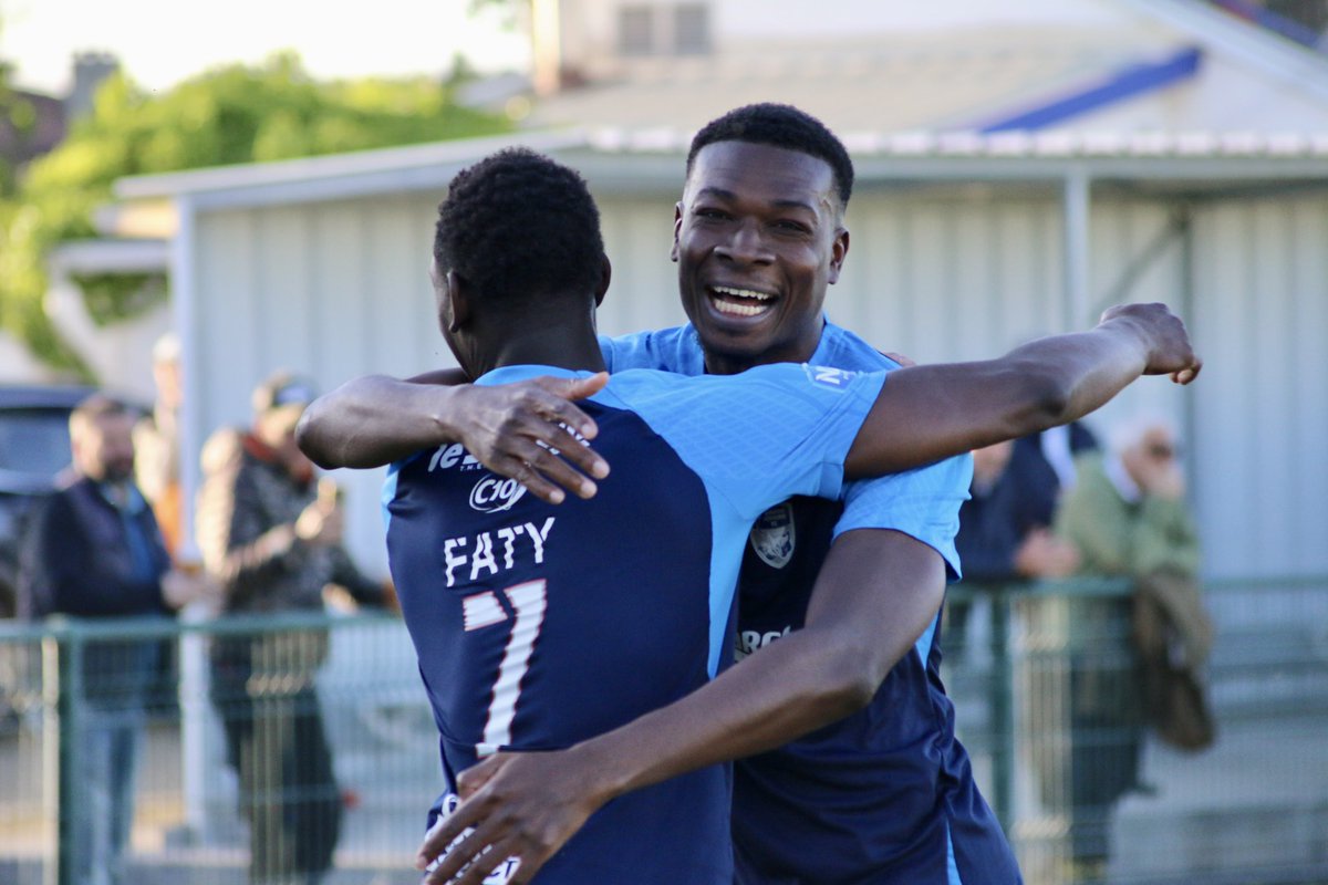 BPFC24's tweet photo. Parce que c’était solide hier soir, merci messieurs! Ensemble, jusqu’au bout ! 👊

Allez Bergerac ! #BPFC 🔵🔴
📸 enz0photo https://t.co/zlj3rUN4O1