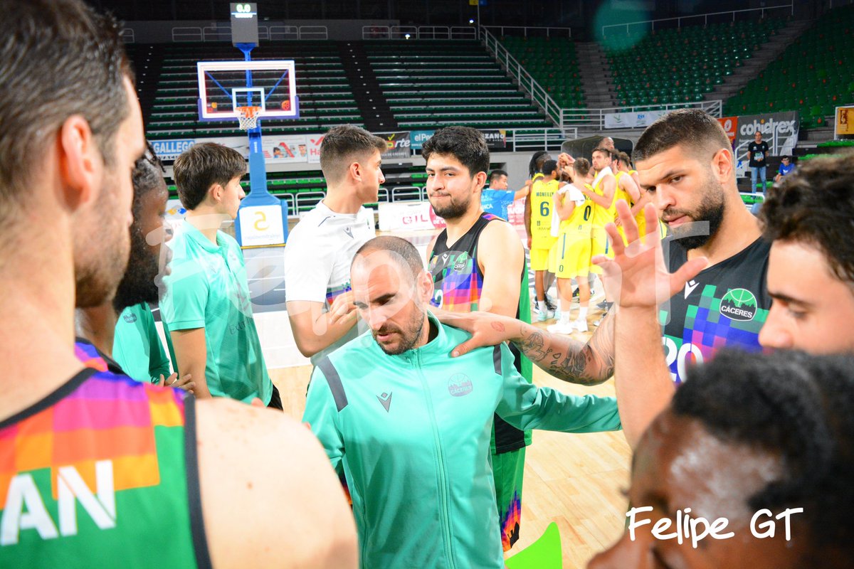 FelipeGt46's tweet photo. El @Caceres_Basket se despide matemáticamente de Leb Oro, salvo carambola del destino que sobre una plaza por que alguien no pueda ascender, merecería la pena hacer otra mediocre temporada o resurgir desde plata con una buena formación de equipo, una pena despues de estos años😢 https://t.co/k1VkW88K5D