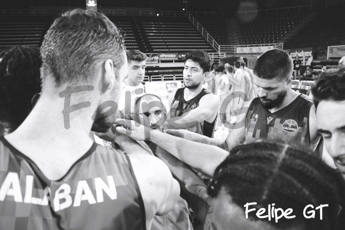 FelipeGt46's tweet photo. El @Caceres_Basket se despide matemáticamente de Leb Oro, salvo carambola del destino que sobre una plaza por que alguien no pueda ascender, merecería la pena hacer otra mediocre temporada o resurgir desde plata con una buena formación de equipo, una pena despues de estos años😢 https://t.co/k1VkW88K5D