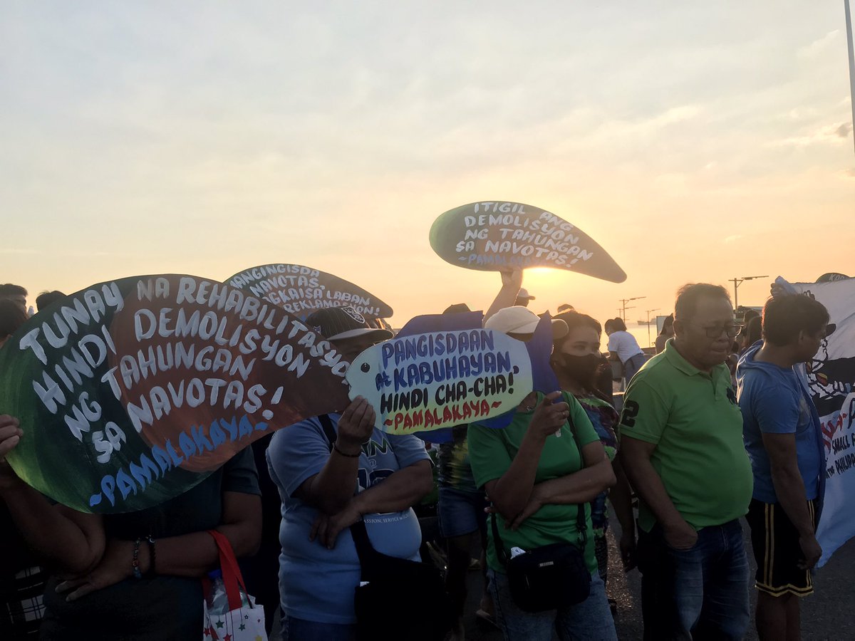 LOOK: Fisherfolks and environmental advocates form human chain along Navotas Centennial Park in time for the 54th year commemoration of Earth Day. The groups urged to stop the dredging and reclamation projects in Manila Bay.