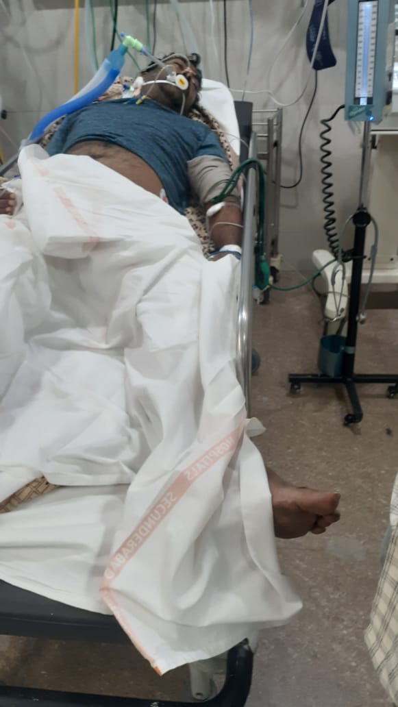 Our Hyd RTC X roads fans Kiran had suffered with a brain stroke & admitted in Yashoda hospital. He'll undergo a critical surgery now. Family is looking for a help.. Phonpe/Gpay number: 8121566268 (Koteswar Rao) 
RT & amplify