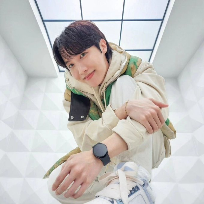 HOBI X SAMSUNG NEW PICS