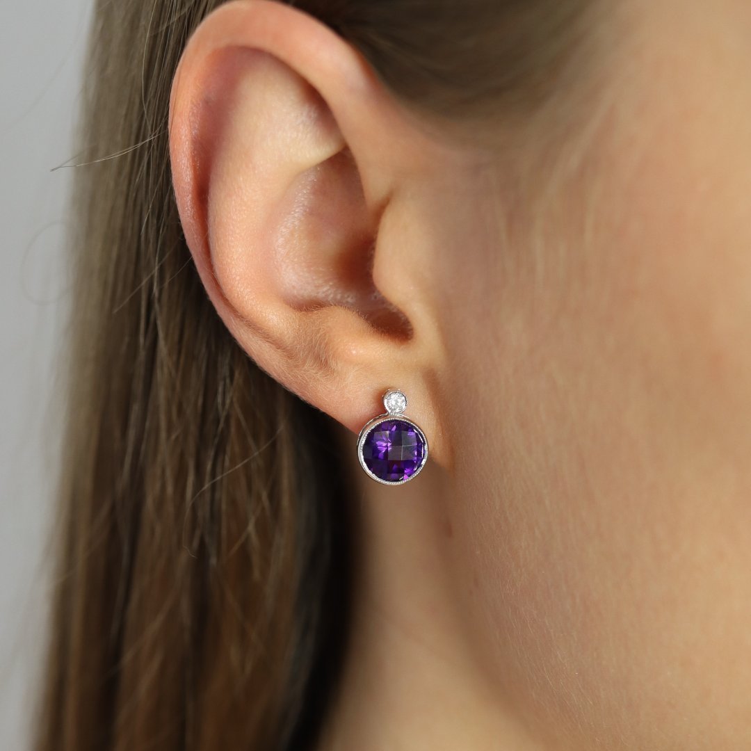 Wow wearing our Viola amethyst and diamond earstuds this spring🪩🪻✨

#heidikjeldsenltd #shopoakham #shopmillstreetoakham #finejewellery