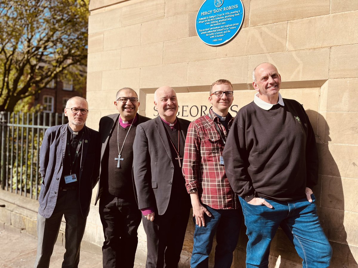 A nice morning welcoming @CottrellStephen to @CryptLeeds & @Lighthouse__WY The @LeedsCofE are celebrating their 10th Birthday today. As part of his visit he joined us for a Lighthouse style church service, chatted to our community and found out about the work of the Crypt.
