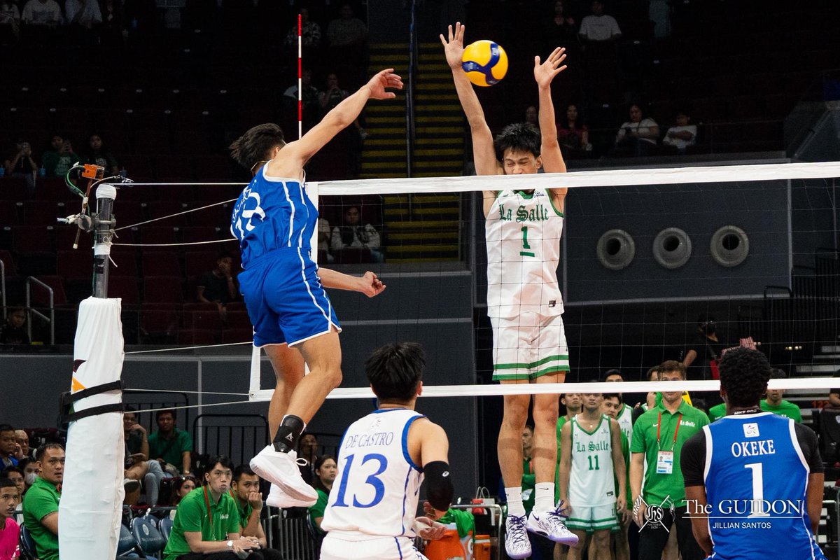 FACING ARCHRIVALS Failing to triumph in their first round encounter, the Ateneo Blue Eagles (6-6) seek victory over the De La Salle University Green Spikers (9-3) tomorrow, April 21, at 12PM in the Smart Araneta Coliseum. @TheGUIDONSports #UAAPVolleyball 📷: Jillian Santos