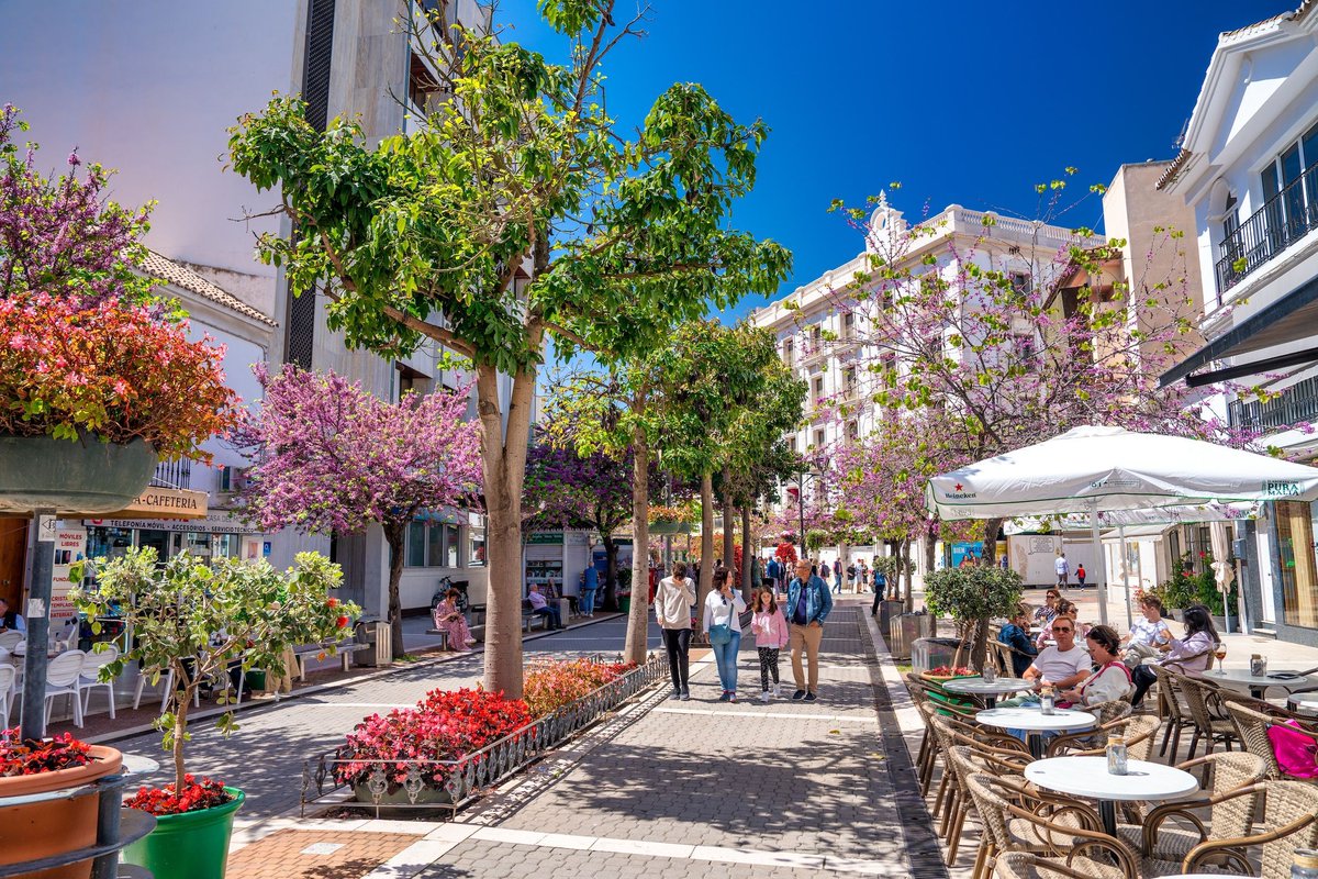 Strolling through the charming streets of Estepona Old Town is always a delight! We'd love to hear from you—what's your favourite restaurant here? 🍽️🍷 Share your top pick and why it's your go-to spot! 
#EsteponaOldTown #SpanishCuisine #TravelSpain #EatLocal #WineAndDine