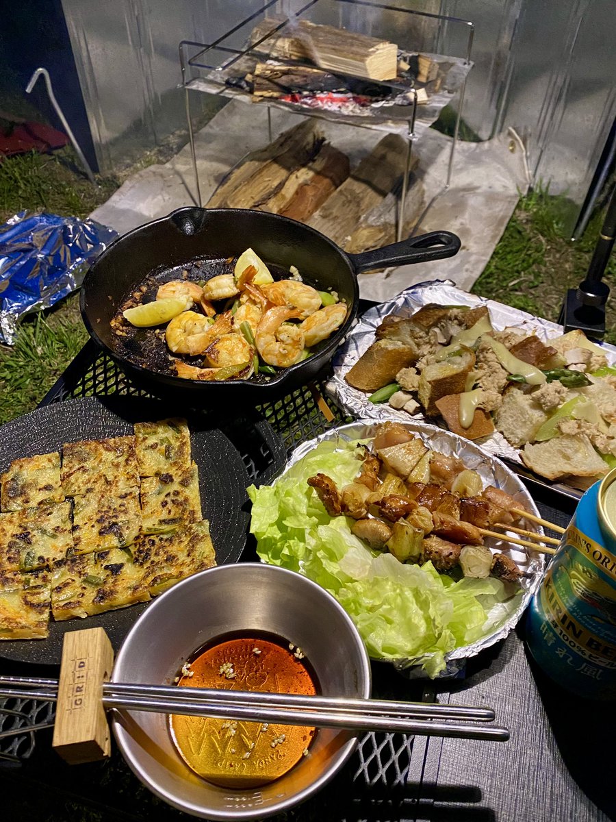 今夜のキャンプ飯🔥アスパラ入りガーリックシュリンプ、焼き鳥(塩とタレ)椎茸ツナマヨチーズフランスパン焼き🍻では失礼します😆