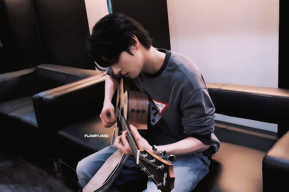 flowryjake's tweet photo. #제이크 #JAKE 🎸 https://t.co/Sq4Iy4qf3Y