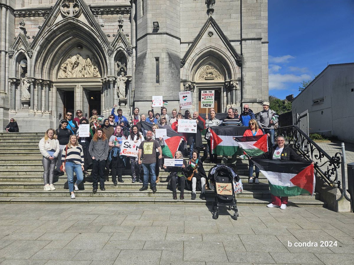 Drogheda stands with Palestine Saturday vigil today. Well done to all! #Drogheda #droghedastandswithpalestine #louthforpalestine
