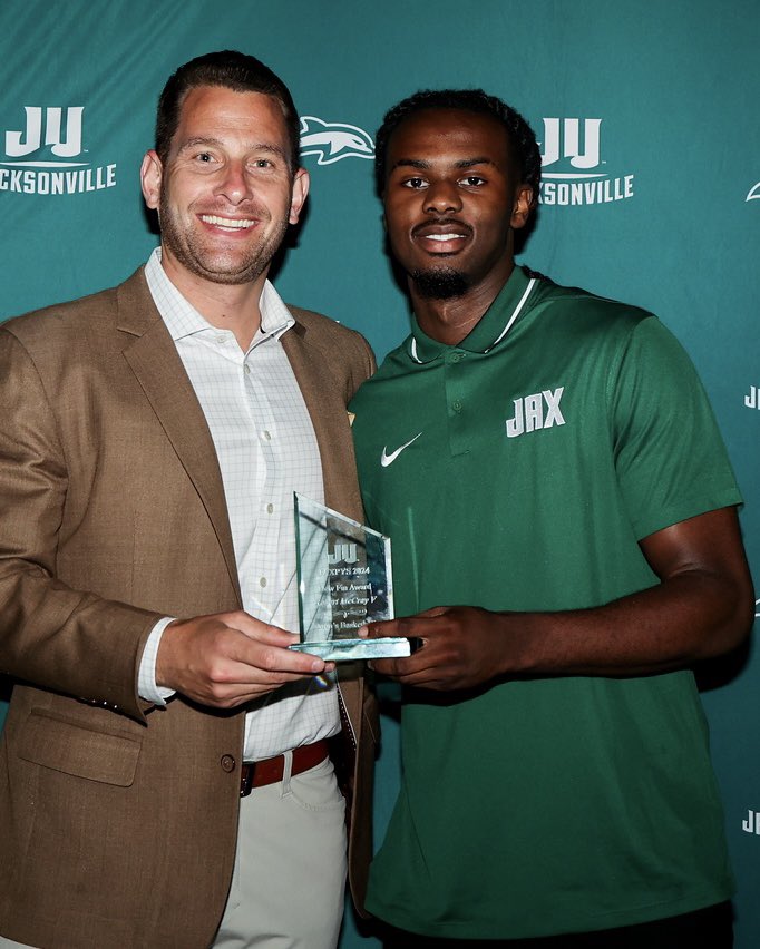 Congrats to our guy Rob for winning the New Fin Award at the JAXPYS this week! 🧈 #JUPhinsUp x #TRUE