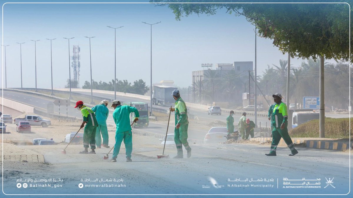 positive_omani_'s tweet photo. نتمنى من الأخوة أصحاب المعدات المبادرة وأن لا ننتظر لدوائر البلديات؛ لانكم وكما تعلمون الأضرار جسيمة والمعدات المتوفرة فالبلديات يُصعب لها لتغطية كل المناطق المتضررة.

تعاونكم ووقفتكم تصنع الفارق، وكلن بإستطاعته (فللوطن علينا حق)
#منخفض_الهدير
#السلطان_هيثم_بن_طارق
#عمان_تتكاتف https://t.co/oAhLCuOCMI