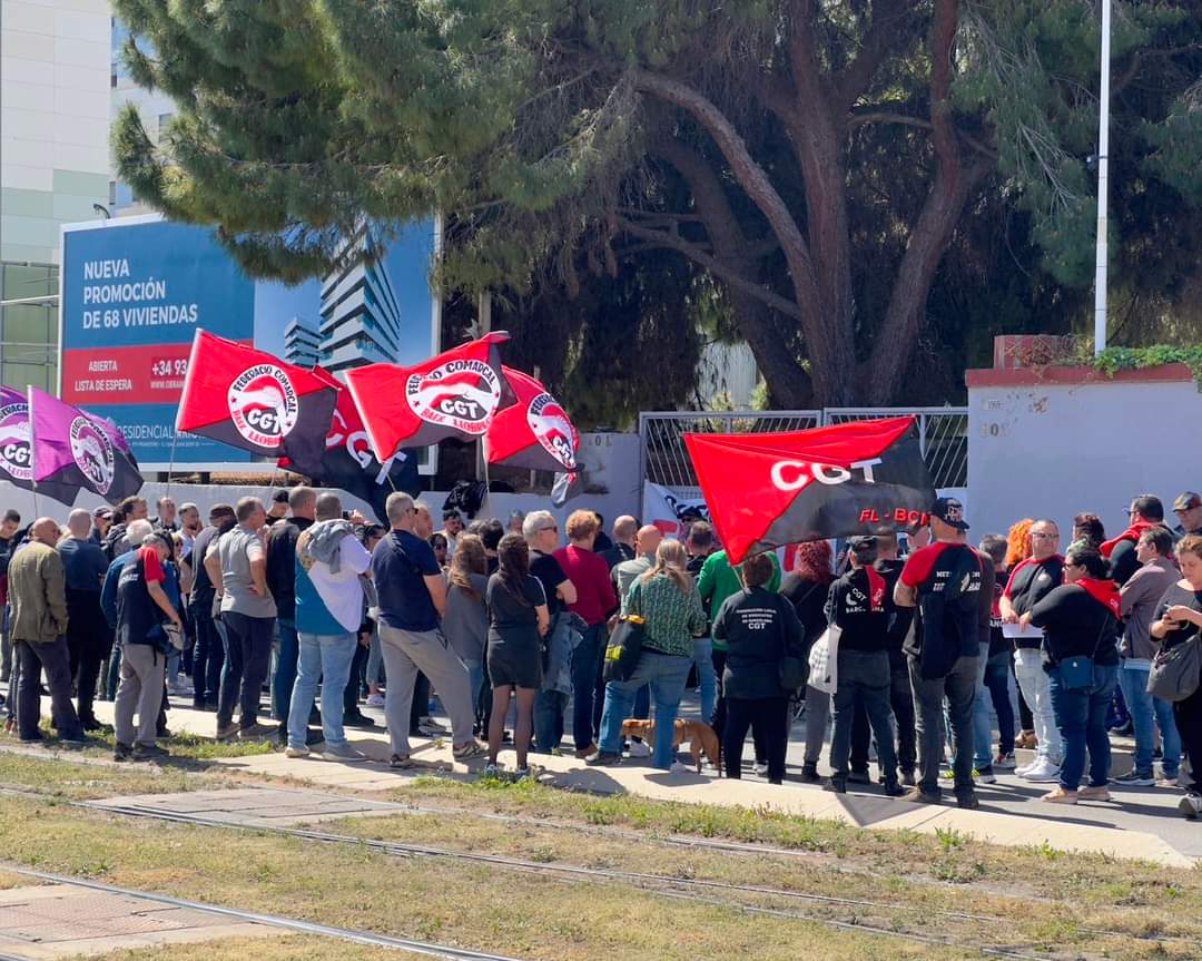fadrique1983's tweet photo. En Cornellà, a las puertas de donde estaba CIDAC, en donde hace tres años un asesinato laboral acabo con la vida de Xavi
#Nosomosnumeros https://t.co/QJpu0FmPMc