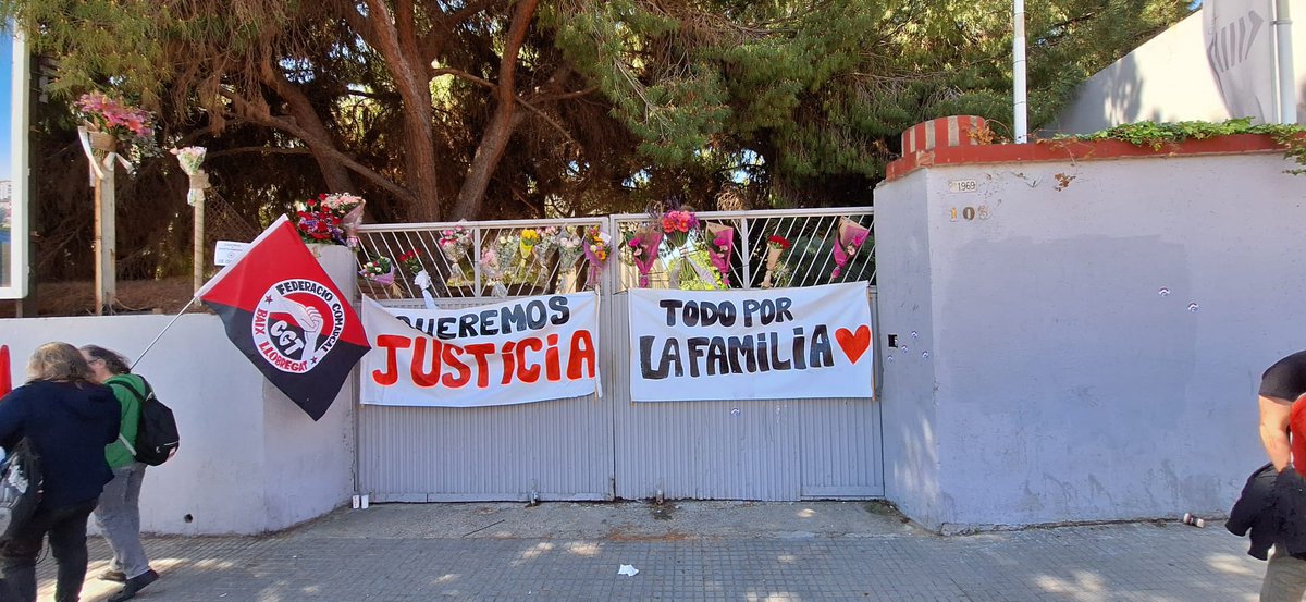 fadrique1983's tweet photo. En Cornellà, a las puertas de donde estaba CIDAC, en donde hace tres años un asesinato laboral acabo con la vida de Xavi
#Nosomosnumeros https://t.co/QJpu0FmPMc