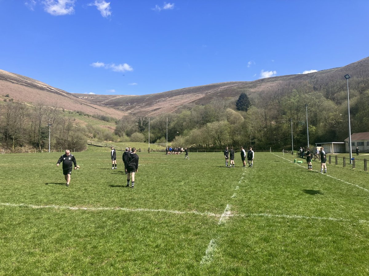 Great day and a lovely setting for Youth Rugby @PontycymmerR 🏉😎 Valley Ravens Youth v @gowertonrfc Youth. Good luck boys. #grassroootsrising #youthrugby #SOTM