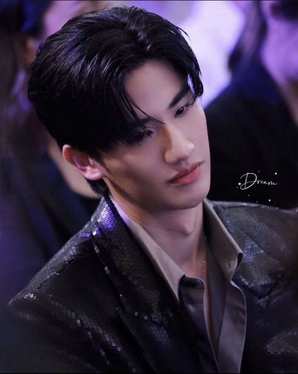 คิ้วโก้ หน้าคม ผมยาว ดาวติ๊ก🌟
ชอบผมยาวแน่ๆเลย แล้วงานดีทุกรูป 👏👏#Tawan_V  #Newwiee 
#SamsungAITVxTayNew