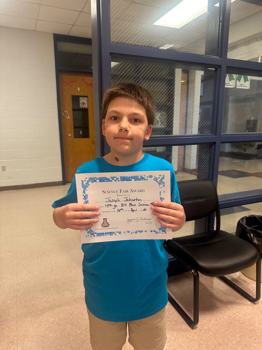 GatesvilleS's tweet photo. The Science Fair at GES was held on Tuesday night! Our 3-5 students participated showcasing their scientific creativity! Pictured are a few of our winners that placed and Mrs. Geannine Chlomoudis, 4th grade Science Teacher, who made this awesome event happen! https://t.co/tVGNPmRD4Q