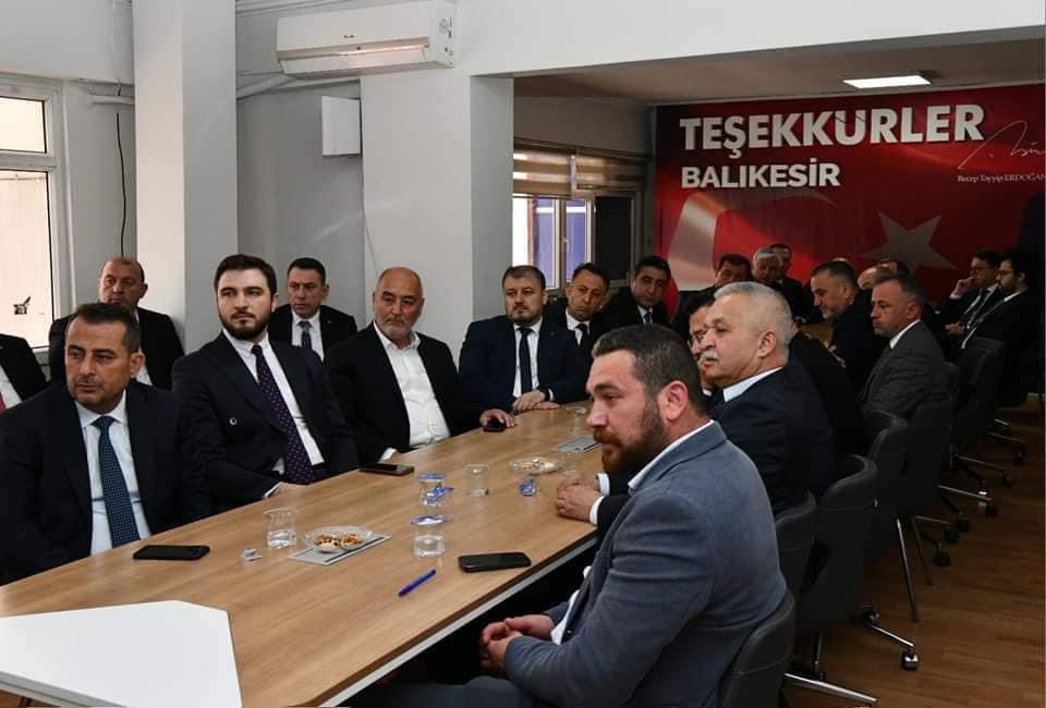 📍AK Parti Balıkesir İl Başkanlığı İl Başkanımız da @Mehmetaydmr1864 Başkanlığında Büyükşehir Meclis Üyelerimiz ile bir aradayız. Partimizin değerli Meclis üyeleri ile birlikte istişare toplantımızı gerçekleştirerek şehrimiz adına istişare ediyor #Balıkesir için çalışıyoruz.