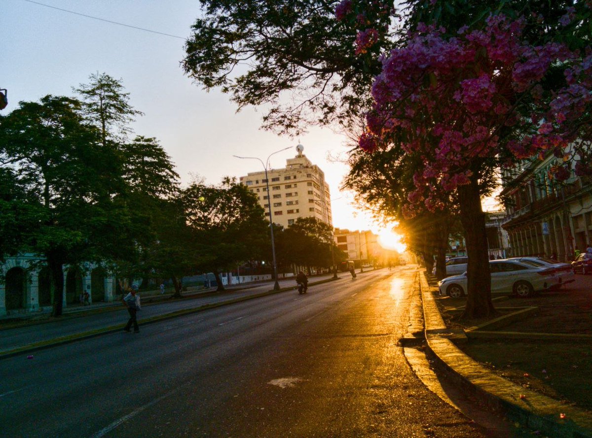 ☀️🇨🇺¡Buenos días #Cuba! Feliz jornada de sábado Manténte informado a través de nuestra web y redes sociales 📱 📷 @barall