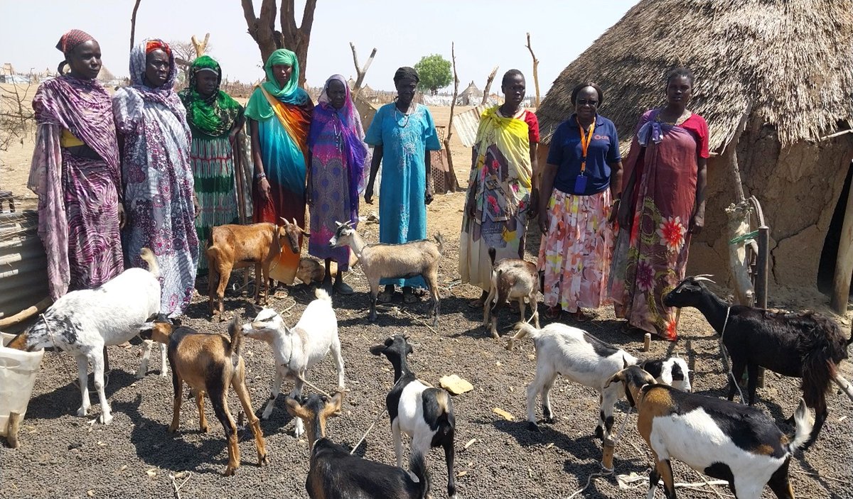 In 2023, CARE set up #VSLA groups in Ruweng 🇸🇸 providing a safe way for women, to save money and access loans. 🙏 to 'Catalysing for Peace Prj' GFFO funded, communities pooled resources, empowered individuals with financial skills, tackled violence against women, promoting peace.