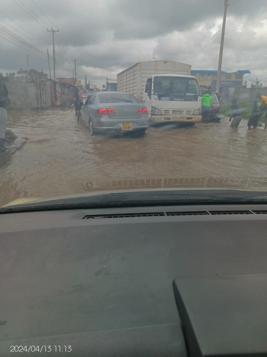 MadaraCarl's tweet photo. The situation of our Quarry Katani road is to say the least horrendous and unacceptable, a clear product of poor workmanship. @KURAroads  speed up and fix it to standards, demolish those structures dangling on the drainage systems that cause clogging. #FixQuarryKataniRoad https://t.co/wBHK5ECKGj