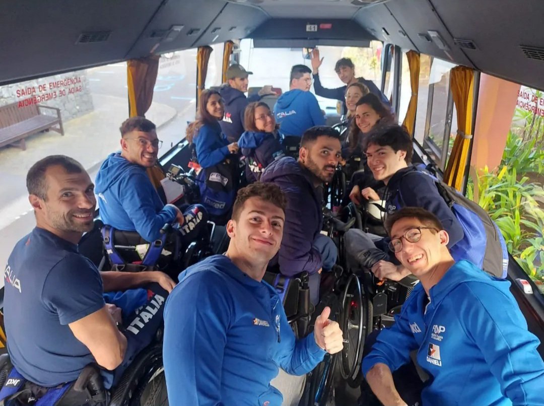 azzurraskye's tweet photo. Ed eccoli i nostri atleti: forza ragazzi, siamo con voi! 💙🇮🇹

#Finp #ItaliaTeam #ManuelBortuzzo #ParaSwimming #Paralympics #Madeira2024 https://t.co/KQvC4QHApD