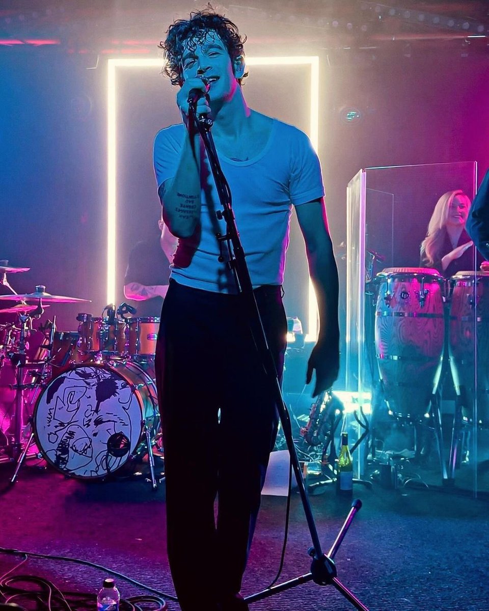girlnthescreen's tweet photo. I honestly feel bad for the Swifties who don’t get it. They are missing out on not just Matty as an artist who is so inviting, sincere and vulnerable in his art, but they are also missing out on just incredible music. https://t.co/7K72PKlPlb