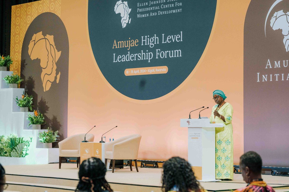 Yesterday marked the last day of the 2024 Amujae High-Level Leadership Forum in #Rwanda. An intimate conversation took place with H.E. President of Rwanda @PaulKagame and the Amujae Leaders, moderated by the incoming president of the @OpenSociety, Ms. Binaifer Nowrojee.…