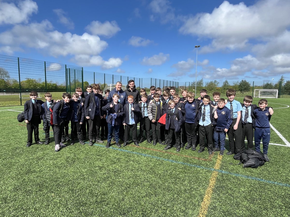 Local business man Daniel Yuen (Montirex) owner visited our school yesterday. Our Yr 7 boys posed for a photo with Daniel.