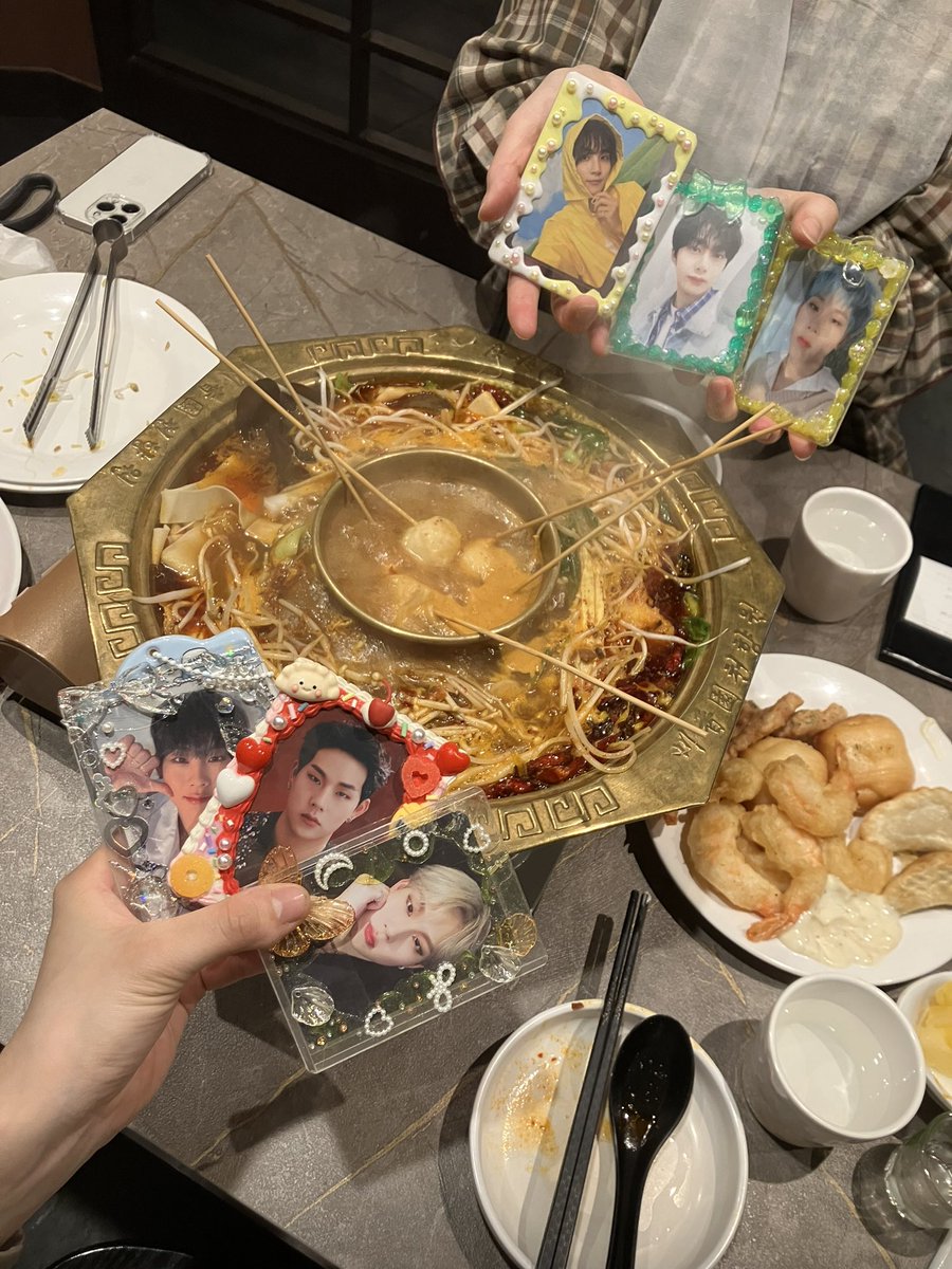 오랜만의 예절샷이랄까? 
그리고 오랜만의 로그인한 여니랑..ꯁ 
여니사랑 나라사랑