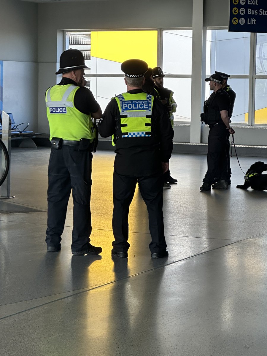 #projectservator deployments happen in a variety of ways. Today we joined @BHX_Police for operations at Birmingham airport and beyond. Deny, detect and deter reaches beyond the rail network and we enjoy working alongside our colleagues whenever we can!