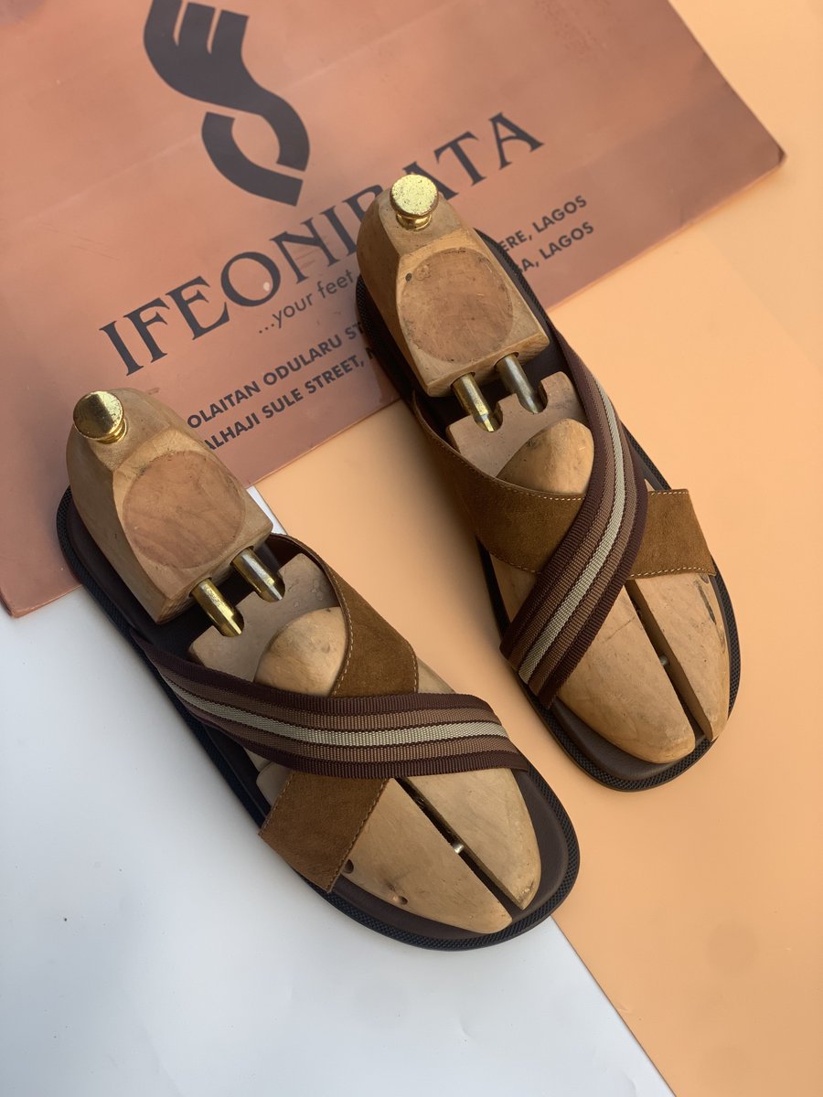 SOguntuga's tweet photo. @Shipbubble I make and sell AFFORDABLE foot-wears (ranging from slippers to half shoes, to sandals to shoes) in leather and other materials, belts too.

Please check out my instagram business page @ifeonibata. Thank you 🙏🏽 https://t.co/4HztxmOZ97