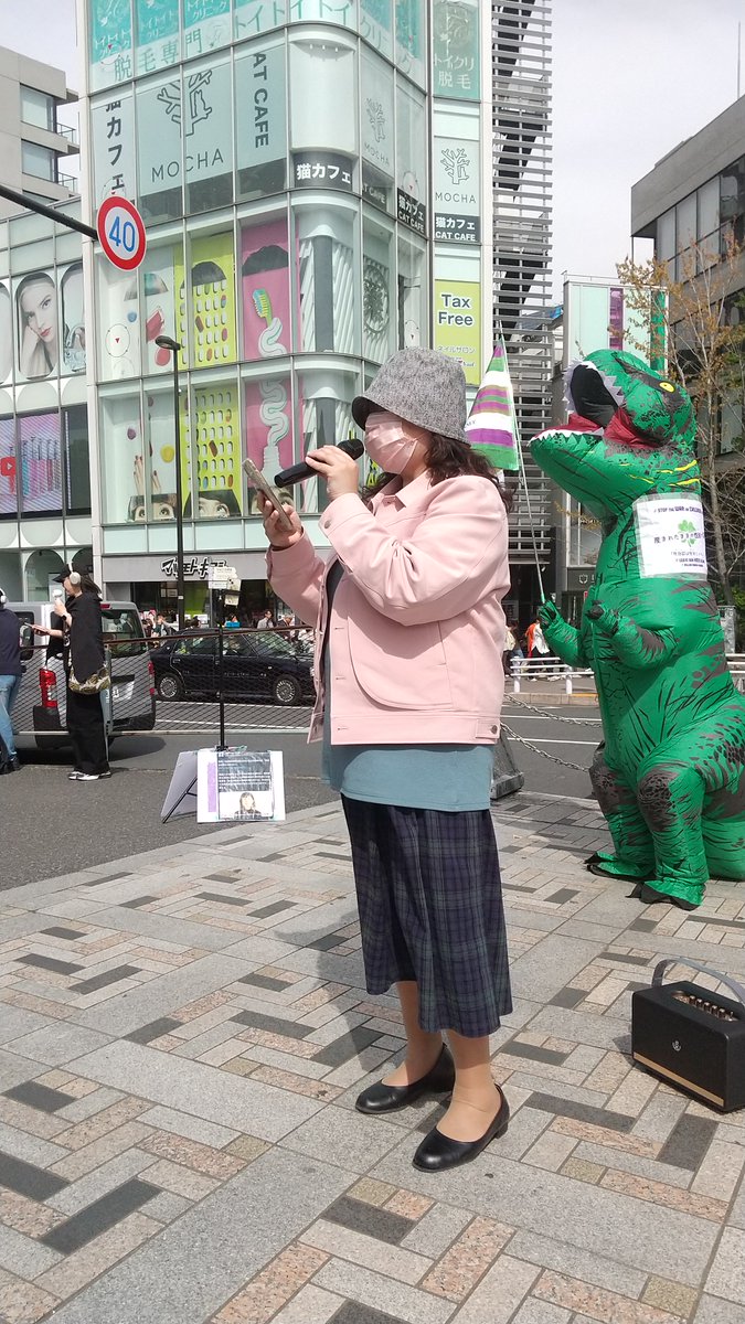 josei_kenri_son's tweet photo. 本日、原宿駅前において、スピーチとビラ配布の活動を実施しました。
お話を聞いてくださった方、ビラを受け取ってくださった方、ありがとうございました。 https://t.co/KXQCp8fj6W