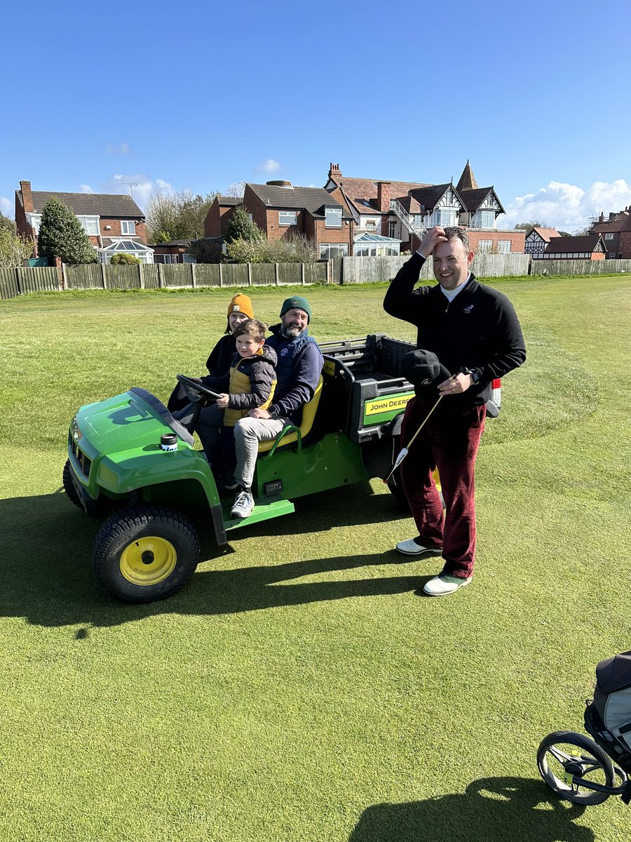 World class day @RLGCHoylake for the @livunigolf Alumni event ⛳️ So much fun to see old friends. Incredible organisation by Stu Wade... the Peter Pan of British University sport Links were in incredible condition - doff of the cap to @JamesBledge 🫡