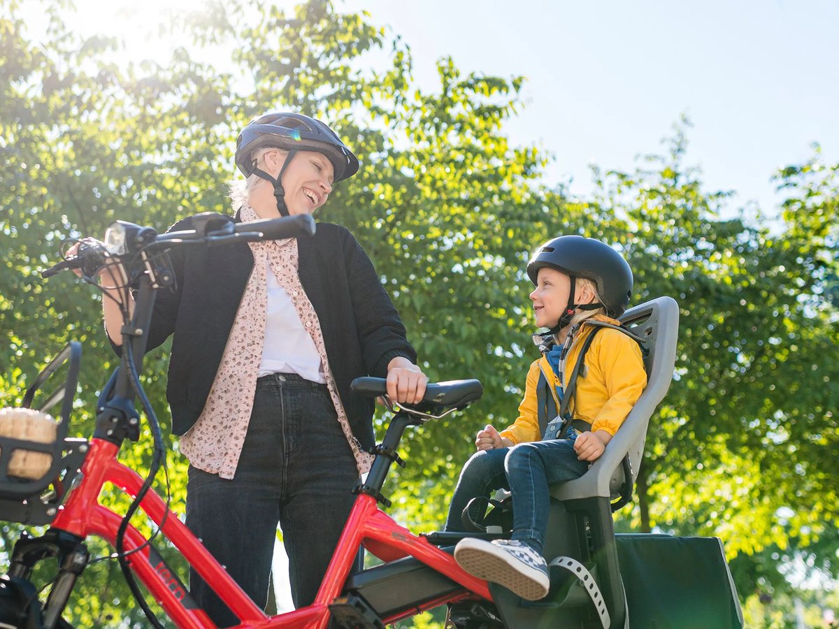 5 reasons to ditch those car trips for bike trips: 1. Save Money 💰 2. Improve your physical health 💪 3. Improve your mental health 🧠 4. Protect the environment 🌏 5. More quality time with family ❤️ What would you add?!