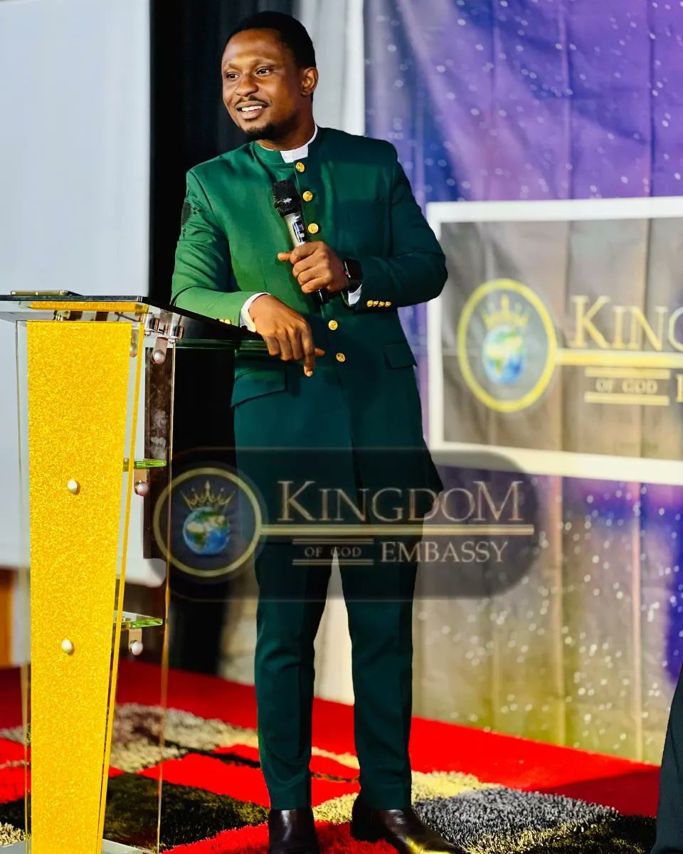 Apostle_Effa's tweet photo. Pictorial excerpts from the ongoing Douala Apostolic Invasion 
THEME: THE DAYS OF HIS POWER (Day 2)
#Admin
#ApostleEffaEmmanuelIsaac https://t.co/eDIAnTTWAx