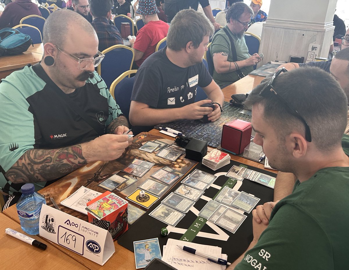 ArcanisInfinity's tweet photo. Aquí tenemos en su salsa a los jugadores del primer RCQ de Pioneer de los 4 que habrá este fin de semana en este #ArcanisInfinityXIX 

#MTGPioneer @Play_MTGgg https://t.co/CADibpz01A
